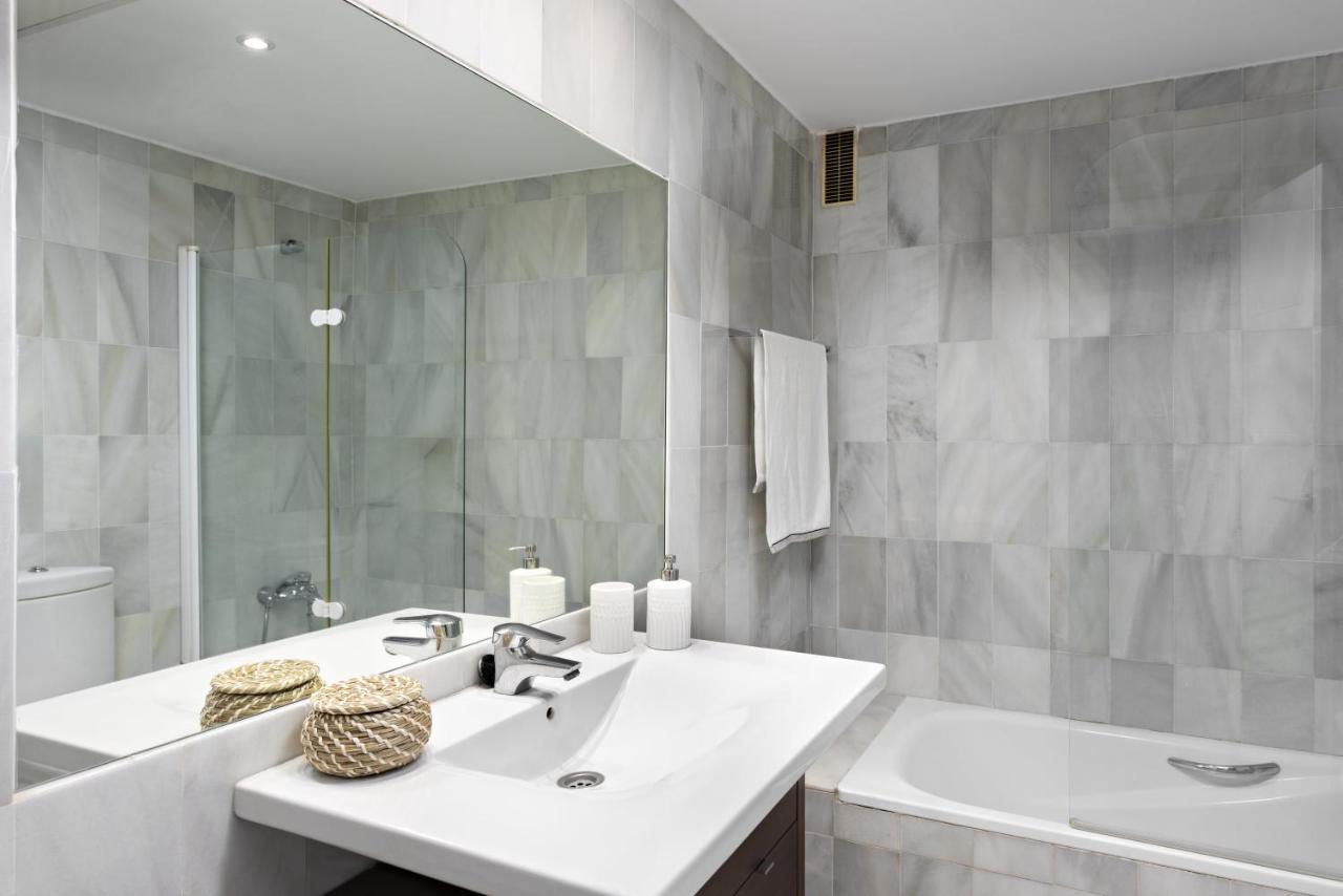 Two Bedroom Apartment In Puerto Banus With Terrace 马尔韦利亚 外观 照片